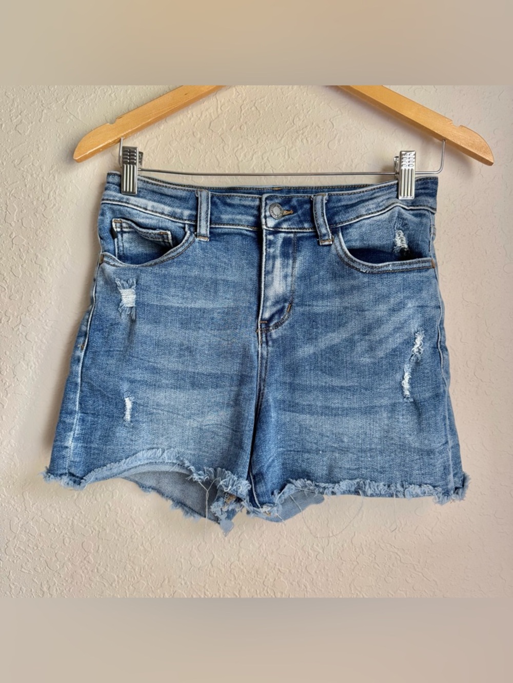 JUDY BLUE Medium Wash Distressed Stretchy Denim Shorts Sz Small